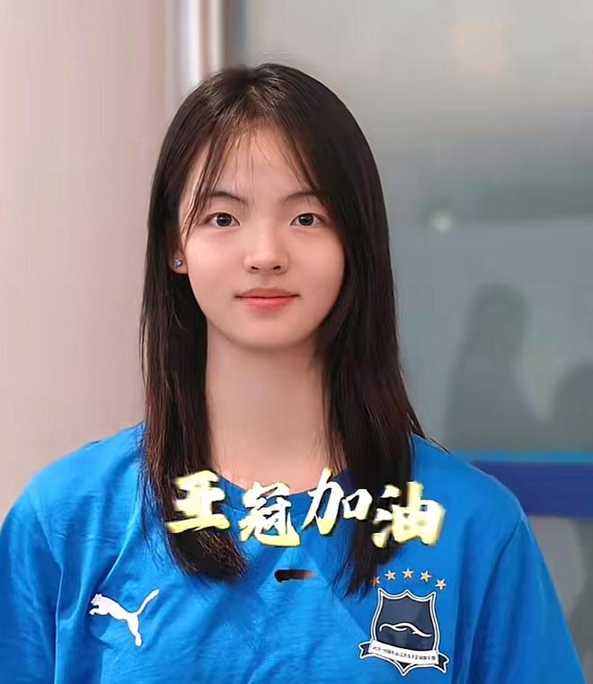 武漢女足姜晨璟，踢防守位反差大，自小如此。