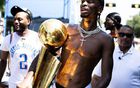 高溫狂歡，亞歷山大裸舉慶MVP！雷霆球迷呼聲震天！